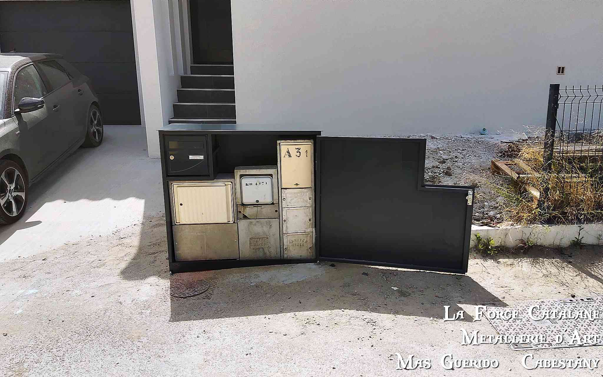 caisson pour compteur avec boite au lettres integree forge catalane.jpg